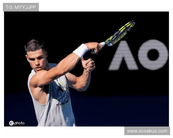 网球巨星赛场争锋激烈 2025年澳网引发全球关注