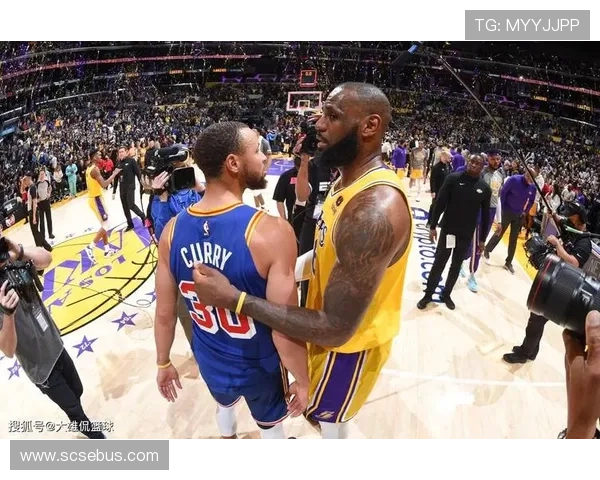 詹姆斯携手安东尼重返赛场勇士大胜火箭新赛季战况激烈